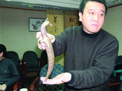 世界三大名刃之一的镶金大马士革刀。