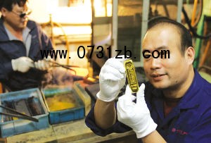 百年老凤祥 一诺胜千金(组图)