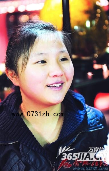 港姐台妹珠宝展上觅商机 誓把台湾七彩玉推广到合肥