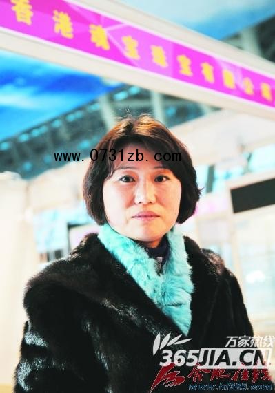 港姐台妹珠宝展上觅商机 誓把台湾七彩玉推广到合肥