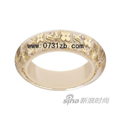 Louis Vuitton 淡粉色花型手镯 品牌资讯
