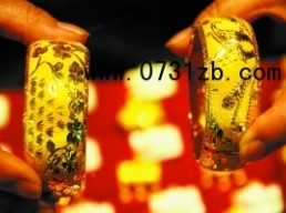 金价突破1700美元 黄金板块昨闪金光