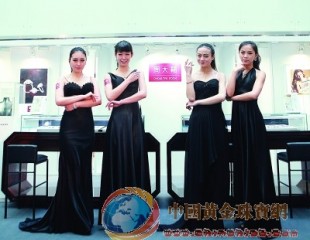 周大福珠宝精品展亮相中央商场