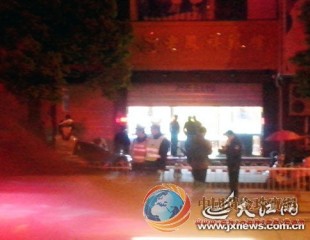 江西玉山金店价值百万元黄金首饰遭持枪抢劫