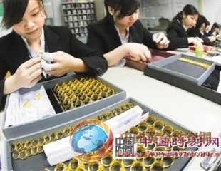 揭开黄金首饰加工的神秘面纱 员工进出须过测量仪