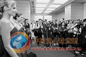 在2013巴塞尔国际钟表珠宝展上，来自罗湖的高级珠宝品牌TTF再次大放异彩。图为TTF新品“玉莲花”发布会吸引了众多国际媒体。图片由TTF提供