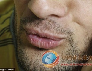 好色劫匪抢劫珠宝亲吻老板娘 留DNA成落网证据