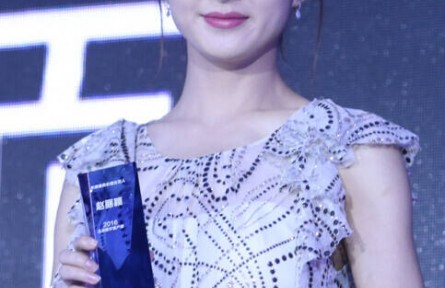 一周明星珠宝看点 赵丽颖倪妮肤白貌美的她们偏爱清冷钻石