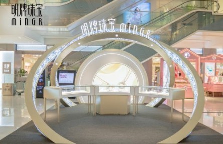 明牌珠宝“时光为证·爱永恒”主题展，2022全新形象空降绍兴银泰