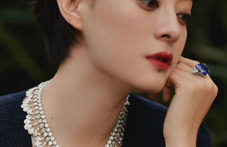 孙俪、雷佳音出席“萧邦”高级珠宝与腕表展 尽显卓越风姿