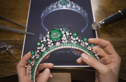 宝格丽推出 Jubilee Emerald Garden 王冠：庆祝伊丽莎白二世登基70周年