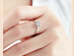 求婚钻戒买一个还是一对？