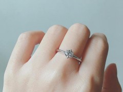 中指戴戒指说明什么？