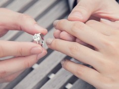 买裸钻好还是成品好？裸钻定制和成品钻戒选哪个