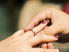 结婚对戒买黄金的还是铂金的