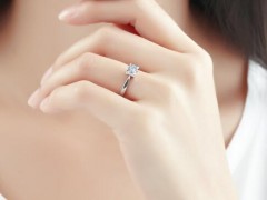 18K白金钻戒会掉色吗 18K白金钻戒为什么掉色