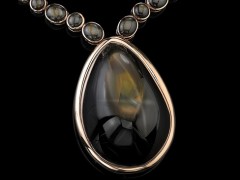 Robert Procop发布Angelina Jolie 合作款星光蓝宝石项链