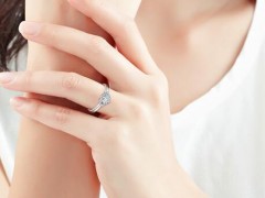 订婚钻戒多少钱？ 订婚钻戒价格介绍