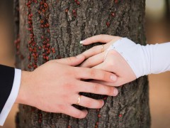 情侣戒指戴在哪个手指 分享男女情侣戒指的正确戴法
