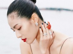 钟楚曦以佩戴尚美巴黎全新作品亮相电影节红毯