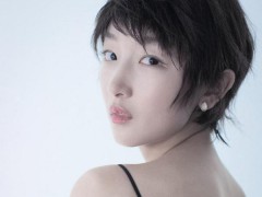 周冬雨佩戴宝诗龙珠宝出席活动