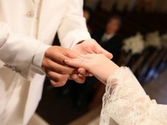 婚嫁须知 婚礼上戴钻戒还是对戒