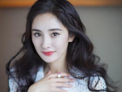 杨幂佩戴伯爵珠宝展现柔美女性魅力