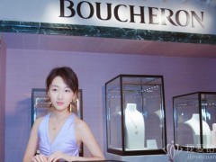 周冬雨佩戴宝诗龙珠宝优雅出席品牌活动