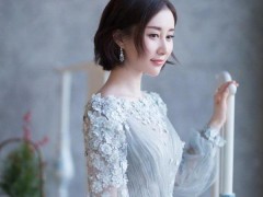 舒畅佩戴戴比尔斯珠宝 展现灵动清新魅力