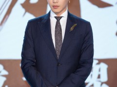张若昀佩戴宝曼兰朵珠宝饰品亮相电视剧《麻雀》发布会 尽显绅士魅力