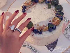 钻石婚戒戴在哪个手指？钻石婚戒戴法
