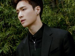 张艺兴佩戴尚美巴黎珠宝出息格莱美颁奖典礼