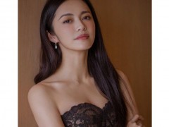 姚晨佩戴戴比尔斯出席电影节闭幕式