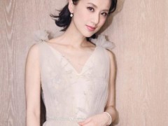 戴比尔斯珠宝相伴黄圣依 亮相央视七夕晚会