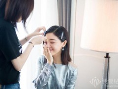 邓家佳佩戴萧邦珠宝亮相《爱情公寓》首映礼