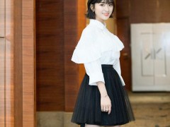 伯爵珠宝相伴沈月现身发布会 展现年轻风采