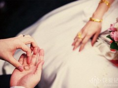结婚买钻石戒指还是黄金戒指呢？