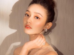 戴比尔斯相伴林允璀璨亮相电影节开幕式