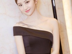 景甜佩戴塔思琦珠宝亮相某商业活动现场