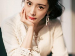 杨幂佩戴伯爵珠宝现身腾讯娱乐盛典