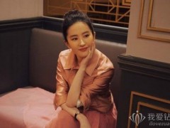 刘亦菲佩戴戴比尔斯珠宝出席《二代妖精》深圳路演
