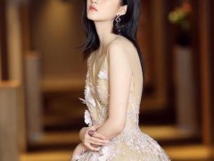 关晓彤佩戴萧邦珠宝亮相星光大赏