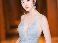 唐艺昕佩戴萧邦高级珠宝系列耳环出席发布会