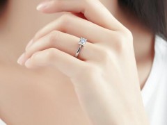 结婚钻戒买多大的比较合适？
