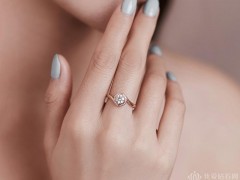 女生右手戴戒指的含义 右手戴戒指的说法