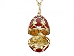 法贝热Fabergé 推出 Palais Tsarskoye Selo 彩蛋挂坠新作