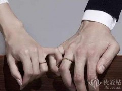 婚戒应该戴在哪只手上？不同国家的婚戒戴法