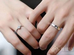 男女朋友正确情侣戒指戴法