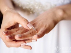 女士婚戒戴左手还是右手 分享女生婚戒戴法