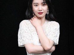 李梦佩戴伯爵珠宝出席慈善盛典